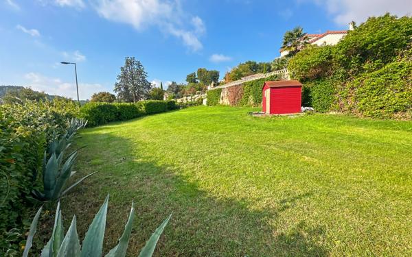 Terrain à vendre    Soyons