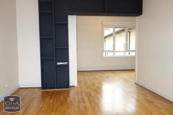 Appartement à louer 2 pièces 65.18m² Mâcon (71000)