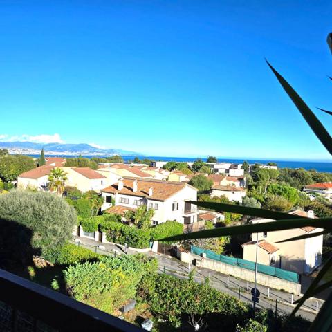 Appartement à vendre studio vue mer, garage, cave ANTIBES (06)