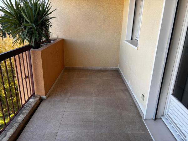 Appartement à vendre studio vue mer, garage, cave ANTIBES (06)