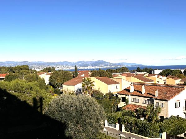 Appartement à vendre studio vue mer, garage, cave ANTIBES (06)