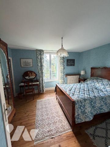 A découvrir : une élégante maison d'habitation, habitable de suite, composée:
- au rez-de-chau...