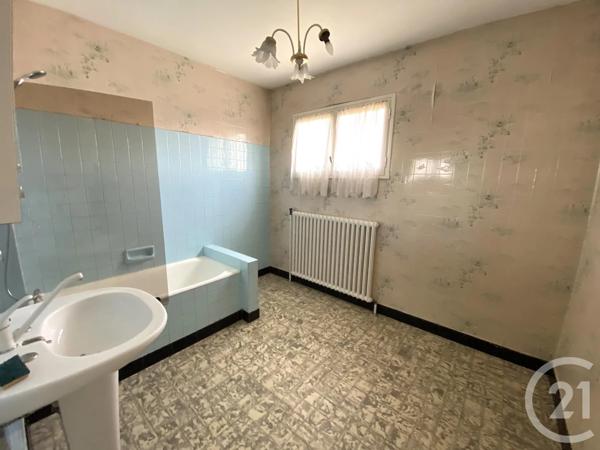 Appartement F4 à vendre  4 pièces - 90,70 m 2   VENISSIEUX  - 69