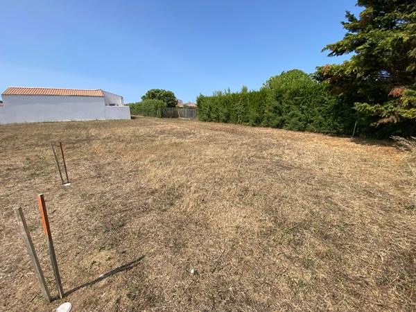 SAINT DENIS - Terrain à bâtir - 799 m²