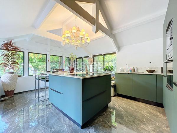 Maison Gouvieux avec dépendances sur terrain 2500m² avec piscine