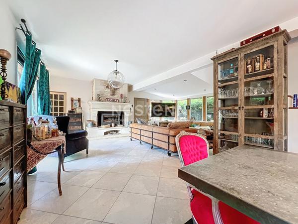 Maison Gouvieux avec dépendances sur terrain 2500m² avec piscine