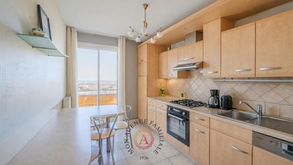 Appartement
                                                                                                                                                                                                                                                                                                                        5 pièce(s)                                                                                                                                                                                                          3 chambre(s)                                                                                                                                                                                                          89.96  m²