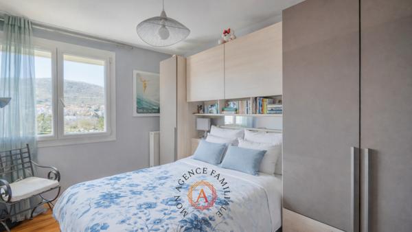 Appartement
                                                                                                                                                                                                                                                                                                                        5 pièce(s)                                                                                                                                                                                                          3 chambre(s)                                                                                                                                                                                                          89.96  m²