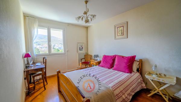 Appartement
                                                                                                                                                                                                                                                                                                                        5 pièce(s)                                                                                                                                                                                                          3 chambre(s)                                                                                                                                                                                                          89.96  m²