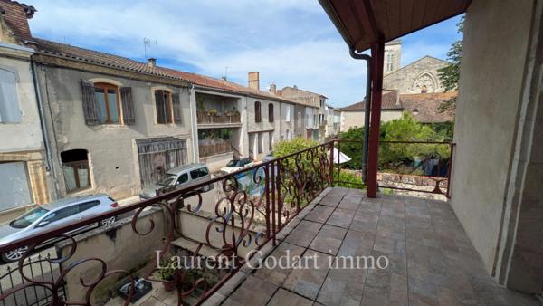 Maison de village en pierre avec 5 chambres et cour