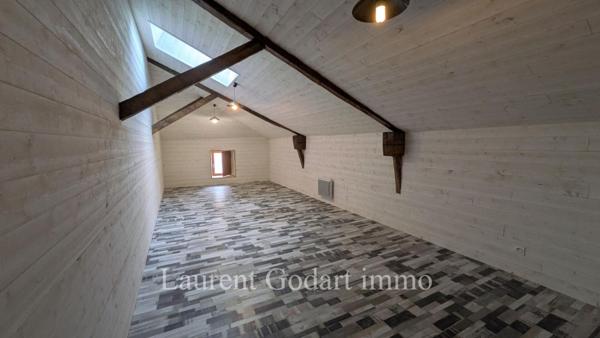 Maison de village en pierre avec 5 chambres et cour