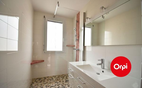 Appartement à vendre    3 pièces • 65,80 m2 Saint-Priest