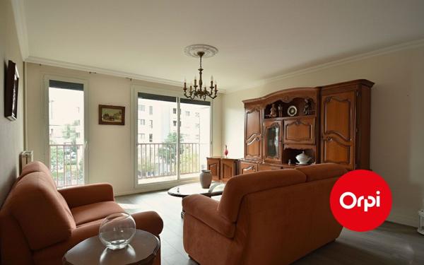 Appartement à vendre    3 pièces • 65,80 m2 Saint-Priest