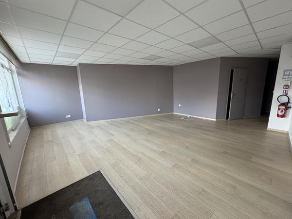 Local commercial 2 pièces 64 m2