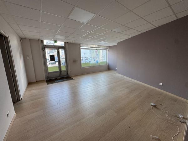 Local commercial 2 pièces 64 m2