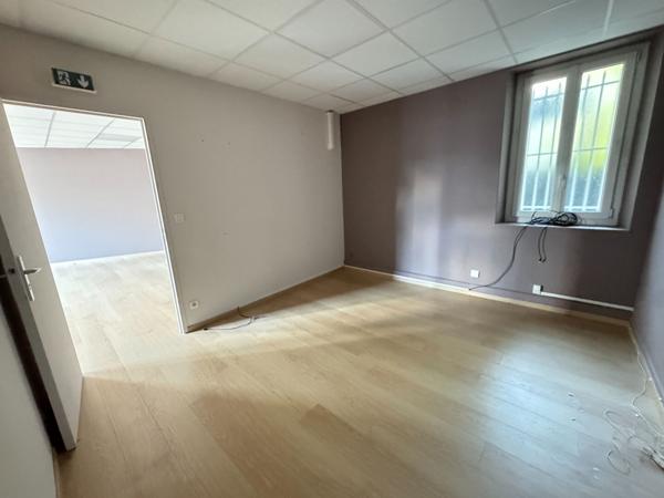 Local commercial 2 pièces 64 m2