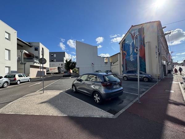 Local commercial 2 pièces 64 m2