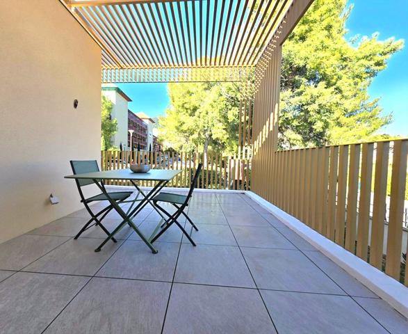 APPARTEMENT 3 PIECES TERRASSE 2 PARKING PRIVATIF EN SOUS-SOL – QUARTIER CENTRE VILLE – PIERRUGUES - MANNES - CANISSONS –