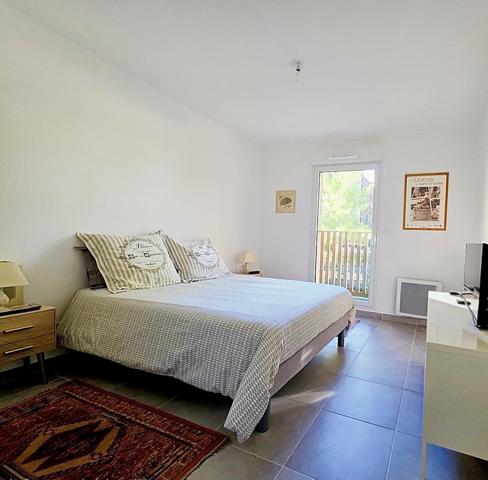 APPARTEMENT 3 PIECES TERRASSE 2 PARKING PRIVATIF EN SOUS-SOL – QUARTIER CENTRE VILLE – PIERRUGUES - MANNES - CANISSONS –