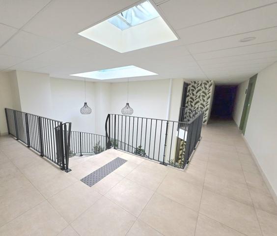 APPARTEMENT 3 PIECES TERRASSE 2 PARKING PRIVATIF EN SOUS-SOL – QUARTIER CENTRE VILLE – PIERRUGUES - MANNES - CANISSONS –