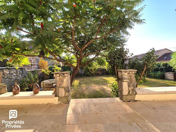 Maison en pierre rénovée - 4 ch - Jardin clos - Garage - Pays de Gex