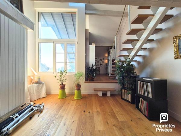 Maison en pierre rénovée - 4 ch - Jardin clos - Garage - Pays de Gex