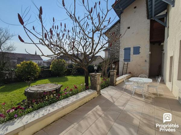 Maison en pierre rénovée - 4 ch - Jardin clos - Garage - Pays de Gex