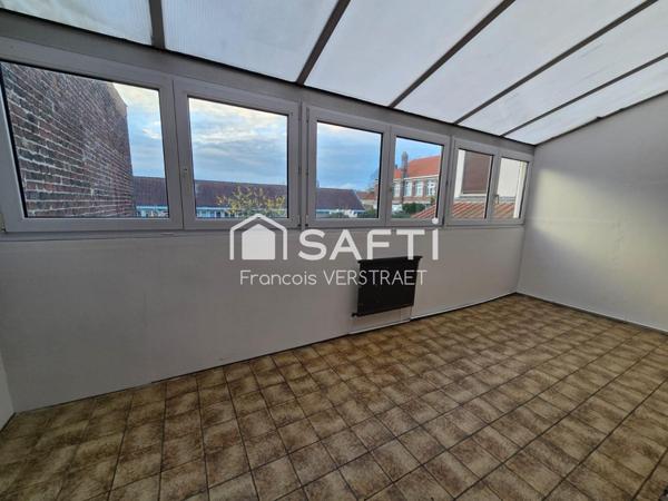 maison atypique de 125 m2 avec garage attenant , grand hangar  et jardin