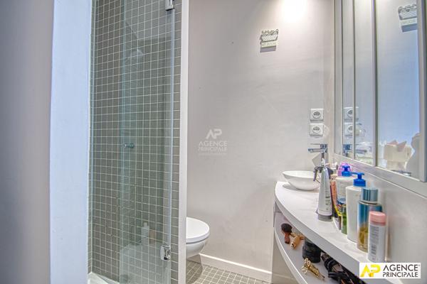 Versailles Rive-Droite Maison de ville 117 m² au sol avec cour et terrasse privative de 52 m² 995 000 € **  - Référence  28238
