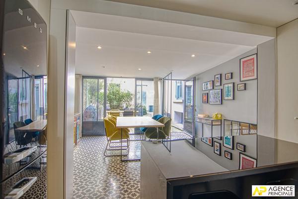 Versailles Rive-Droite Maison de ville 117 m² au sol avec cour et terrasse privative de 52 m² 995 000 € **  - Référence  28238