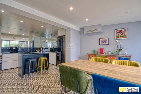 Versailles Rive-Droite Maison de ville 117 m² au sol avec cour et terrasse privative de 52 m² 995 000 € **  - Référence  28238