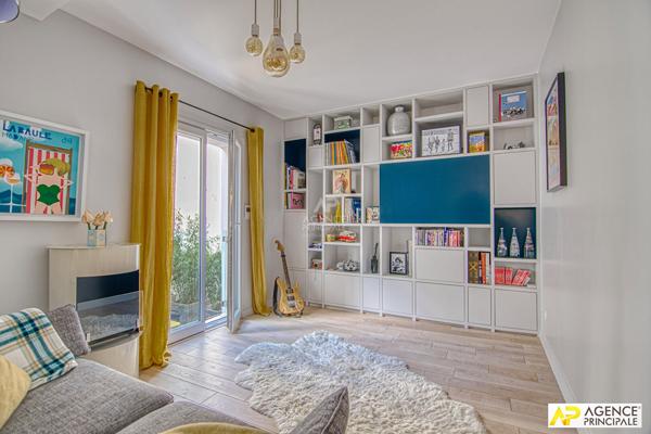 Versailles Rive-Droite Maison de ville 117 m² au sol avec cour et terrasse privative de 52 m² 995 000 € **  - Référence  28238