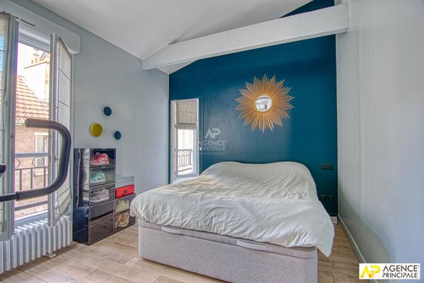 Versailles Rive-Droite Maison de ville 117 m² au sol avec cour et terrasse privative de 52 m² 995 000 € **  - Référence  28238
