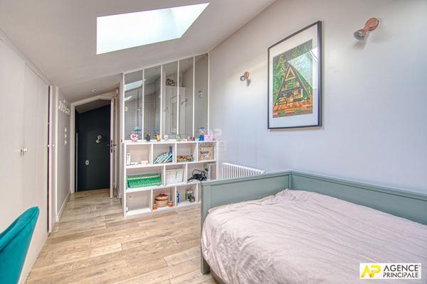 Versailles Rive-Droite Maison de ville 117 m² au sol avec cour et terrasse privative de 52 m² 995 000 € **  - Référence  28238