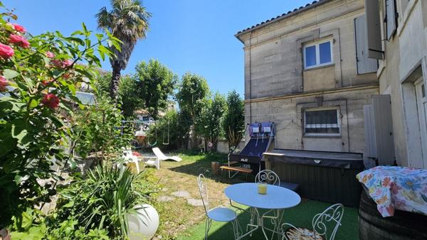 Maison de caractère rénovée - 6 chambres - Jardin clos - Centre-ville de Barbezieux