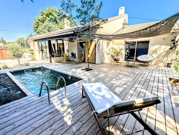 Très belle villa dans le village avec jardin et bassin