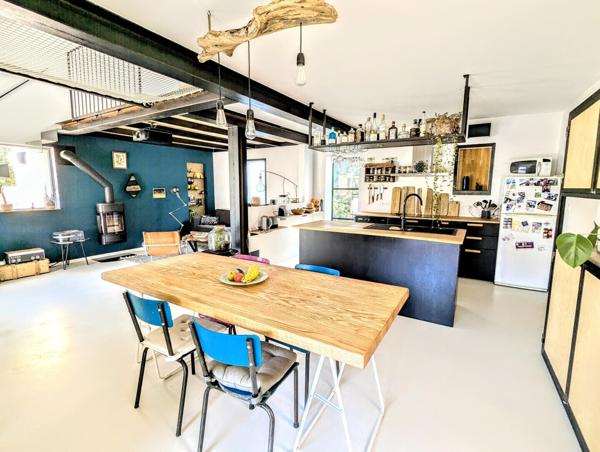 Très belle villa dans le village avec jardin et bassin