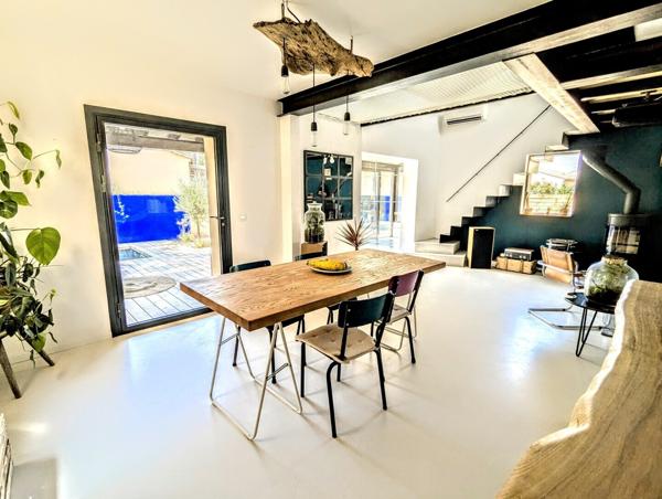 Très belle villa dans le village avec jardin et bassin