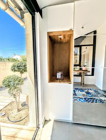 Très belle villa dans le village avec jardin et bassin