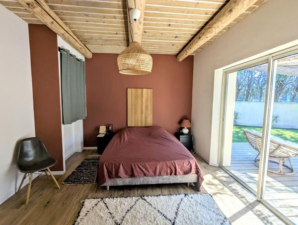 Très belle villa dans le village avec jardin et bassin