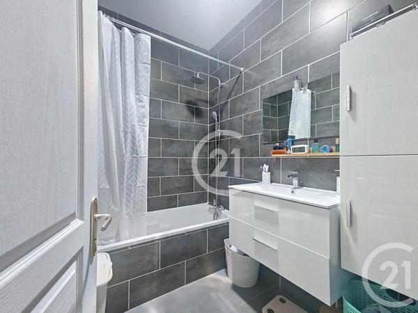 Appartement Duplex à vendre  5 pièces - 98,90 m 2   LAGNIEU  - 01