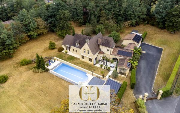 Sarlat-la-Canéda (24200) Propriété contemporaine en pierre - prestations élevées - Piscine.