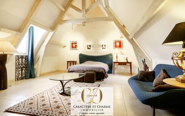 Sarlat-la-Canéda (24200) Propriété contemporaine en pierre - prestations élevées - Piscine.