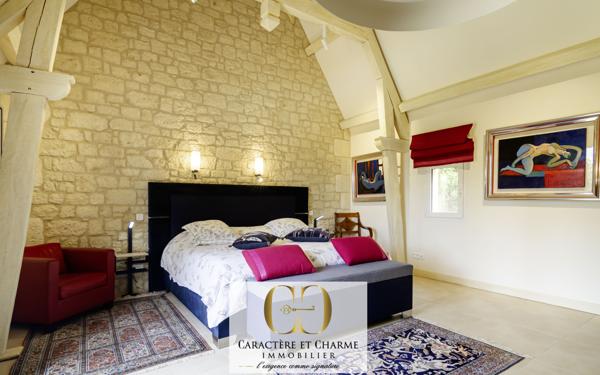 Sarlat-la-Canéda (24200) Propriété contemporaine en pierre - prestations élevées - Piscine.