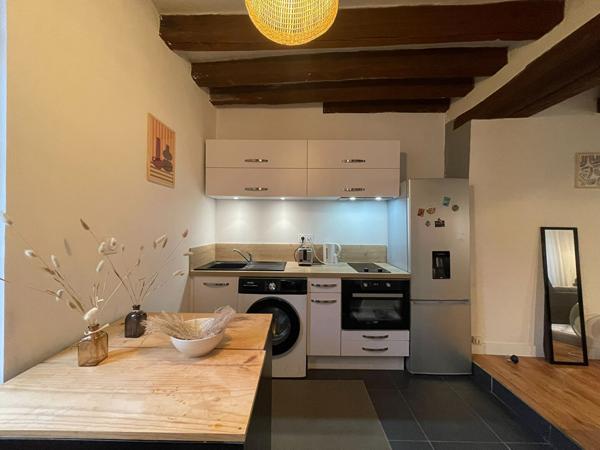 Maison à louer en plein coeur de ville, avec cour privative.