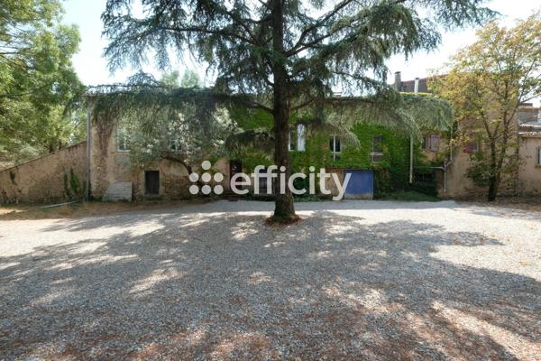 Immeuble
        
        - 464 m² Exclusivité 620 000 € *