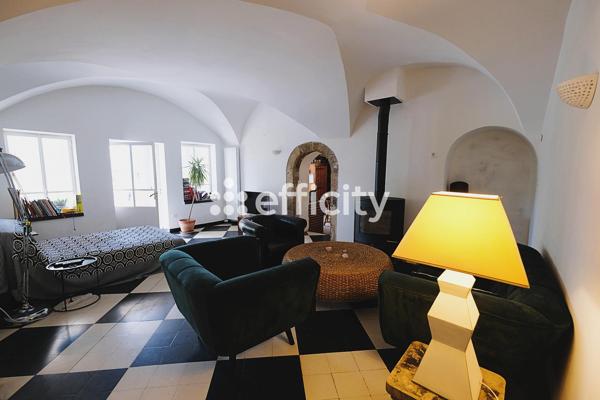 Immeuble
        
        - 464 m² Exclusivité 620 000 € *
