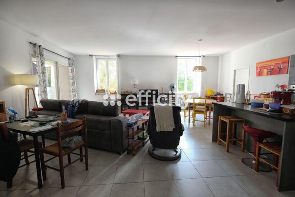 Immeuble
        
        - 464 m² Exclusivité 620 000 € *