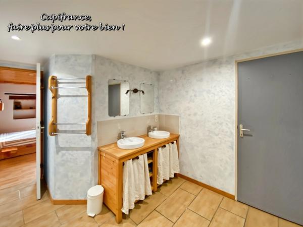 PROCHE LA CLAYETTE (71) Ancienne ferme rénovée 244 m², 10 pièces, 7 chambres avec dépendances et 2,5 ha de terrain