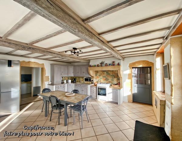 PROCHE LA CLAYETTE (71) Ancienne ferme rénovée 244 m², 10 pièces, 7 chambres avec dépendances et 2,5 ha de terrain